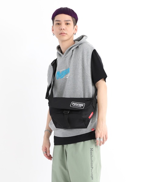 Manhattan Portage(マンハッタンポーテージ)の「Nylon Messenger Bag JR Flap Zipper Pocket Embroidered Patch THRASHER(メッセンジャーバッグ・メンズ・ブラック・SMALL)」の14枚目の写真