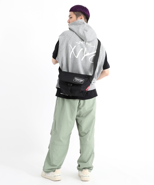 Manhattan Portage(マンハッタンポーテージ)の「Nylon Messenger Bag JR Flap Zipper Pocket Embroidered Patch THRASHER(メッセンジャーバッグ・メンズ・ブラック・SMALL)」の13枚目の写真