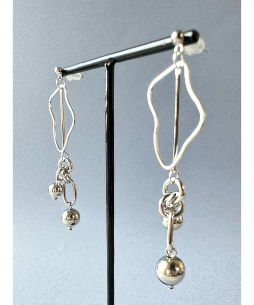 tone(トーン)の「【Withy】抜け感が魅力 シルバーカラーのピアス / メタルスウィング(MA)(ピアス(両耳用)・レディース・シルバー・FREE)」の11枚目の写真