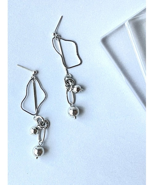 tone(トーン)の「【Withy】抜け感が魅力 シルバーカラーのピアス / メタルスウィング(MA)(ピアス(両耳用)・レディース・シルバー・FREE)」の9枚目の写真