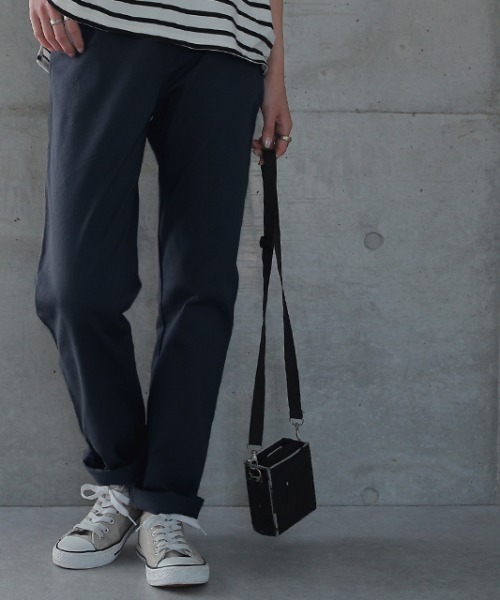 HUG.U（ハグユー）の「くしゅゆるエアリーパンツ（チノパンツ・レディース・アイボリー/オリーブ/ブラック/ダークブルー/モカ/アッシュグレー・XL/M/S/L）」の6枚目の写真