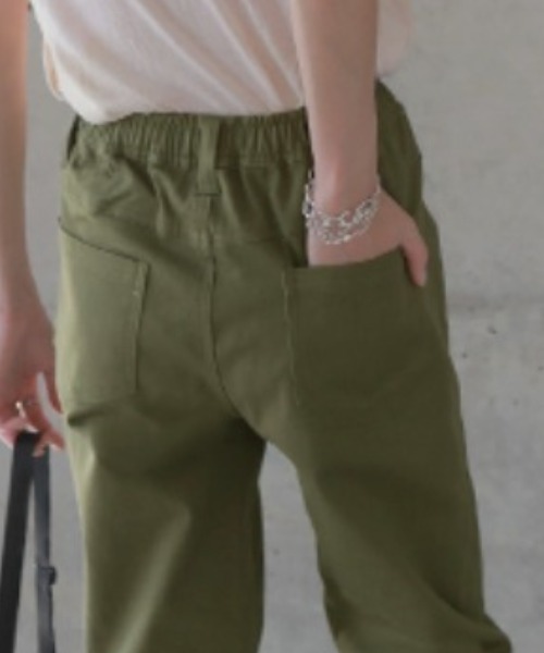 HUG.U（ハグユー）の「くしゅゆるエアリーパンツ（チノパンツ・レディース・アイボリー/オリーブ/ブラック/ダークブルー/モカ/アッシュグレー・XL/M/S/L）」の16枚目の写真