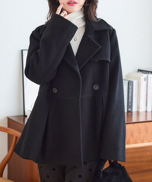 KOBE LETTUCE（コウベレタス）の「プリーツ切替ペプラムダブルボタンコート（ダウンジャケット/コート・レディース・チャコール/キャメル/ブラック・M）」の2枚目の写真