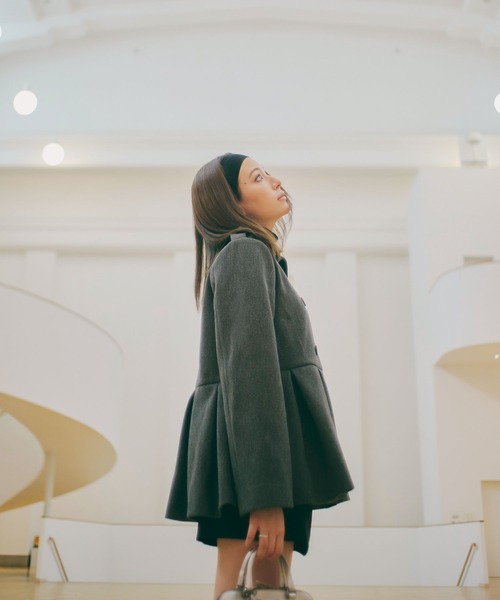 KOBE LETTUCE（コウベレタス）の「プリーツ切替ペプラムダブルボタンコート（ダウンジャケット/コート・レディース・チャコール/キャメル/ブラック・M）」の14枚目の写真