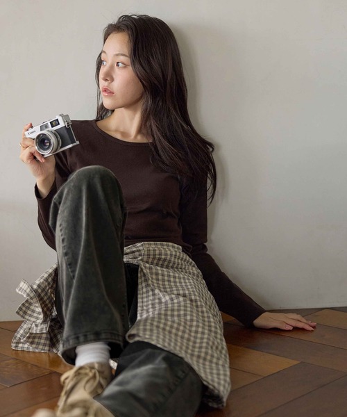 CHAN ME(チャンミ)の「【新色追加】ラウンドネックTシャツ(Tシャツ/カットソー・レディース・グレー/チャコールグレー/ブルー/ブラック/ホワイト/ピンク/グリーン系/ネイビー/オレンジ/ブラウン/チャコール・MEDIUM/LARGE/X-LARGE)」の6枚目の写真