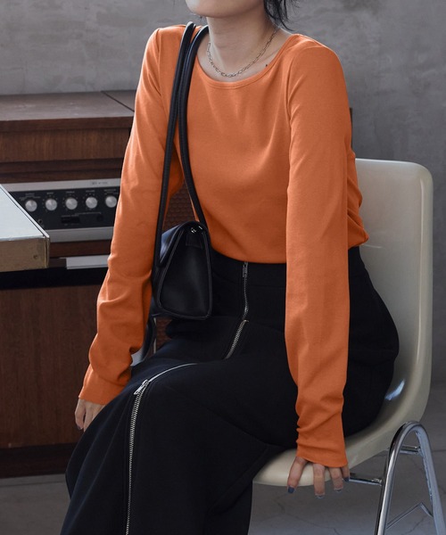 CHAN ME(チャンミ)の「【新色追加】ラウンドネックTシャツ(Tシャツ/カットソー・レディース・グレー/チャコールグレー/ブルー/ブラック/ホワイト/ピンク/グリーン系/ネイビー/オレンジ/ブラウン/チャコール・MEDIUM/LARGE/X-LARGE)」の11枚目の写真