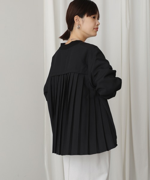 Bou Jeloud（ブージュルード）の「バックプリーツジップブルゾン（ブルゾン・レディース・ブラック/ベージュ・38）」の3枚目の写真