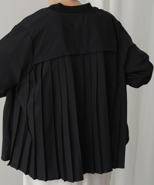 Bou Jeloud（ブージュルード）の「バックプリーツジップブルゾン（ブルゾン・レディース・ブラック/ベージュ・38）」の14枚目の写真