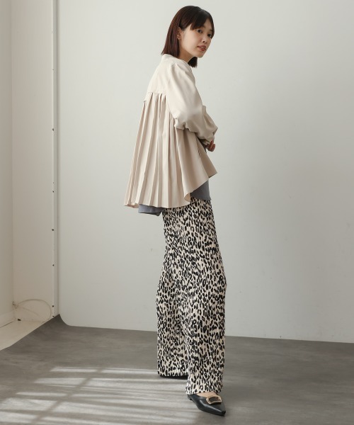 Bou Jeloud（ブージュルード）の「バックプリーツジップブルゾン（ブルゾン・レディース・ブラック/ベージュ・38）」の16枚目の写真