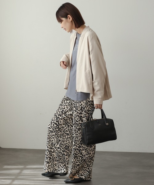 Bou Jeloud（ブージュルード）の「バックプリーツジップブルゾン（ブルゾン・レディース・ブラック/ベージュ・38）」の20枚目の写真