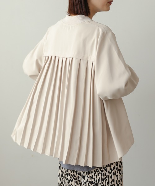 Bou Jeloud（ブージュルード）の「バックプリーツジップブルゾン（ブルゾン・レディース・ブラック/ベージュ・38）」の21枚目の写真