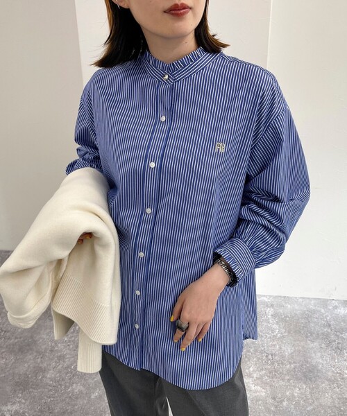 fredy emue(フレディエミュ)の「FR刺繍バンドカラーフリルブラウス(シャツ/ブラウス・レディース・オフホワイト/ブルー系その他/ベージュ/ブラック系その他・38)」の4枚目の写真
