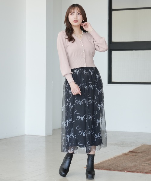 ASTORIA ODIER（アストリアオディール）の「ロゴ刺繍Vネックショートカーディガン（カーディガン/ボレロ・レディース・カーキ/サックスブルー/ピンクベージュ/チャコールグレー・MEDIUM）」の7枚目の写真