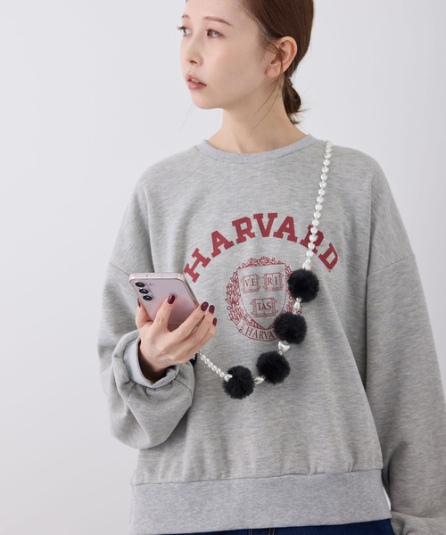 ROPE' PICNIC(ロペピクニック)の「ハートパール×ポンポンファースマホショルダーストラップ(スマホグッズ・レディース・オフホワイト/ブラック・FREE)」の4枚目の写真