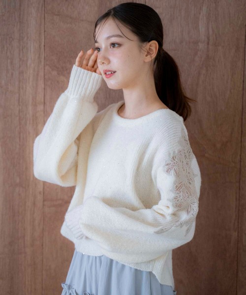 NOELA(ノエラ)の「スパンコール刺繍ニット(ニット/セーター・レディース・ライトグレー/ピンク/オフホワイト・フリー)」の2枚目の写真