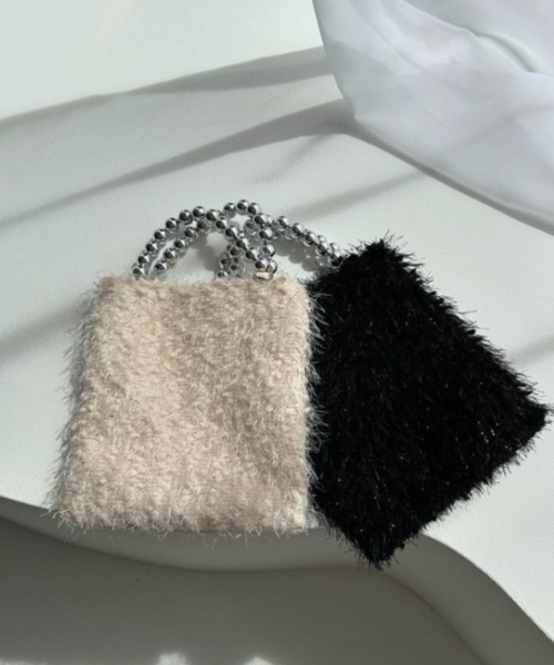 et.UNiVER(エトユニベール)の「Fur accessory bag(トートバッグ・レディース・ブラック/ベージュ・FREE)」の2枚目の写真