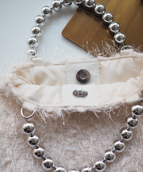 et.UNiVER(エトユニベール)の「Fur accessory bag(トートバッグ・レディース・ブラック/ベージュ・FREE)」の6枚目の写真