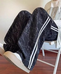 MGV（エムジーヴィー）の「サイドライン総柄ワイドパンツ（その他パンツ）」