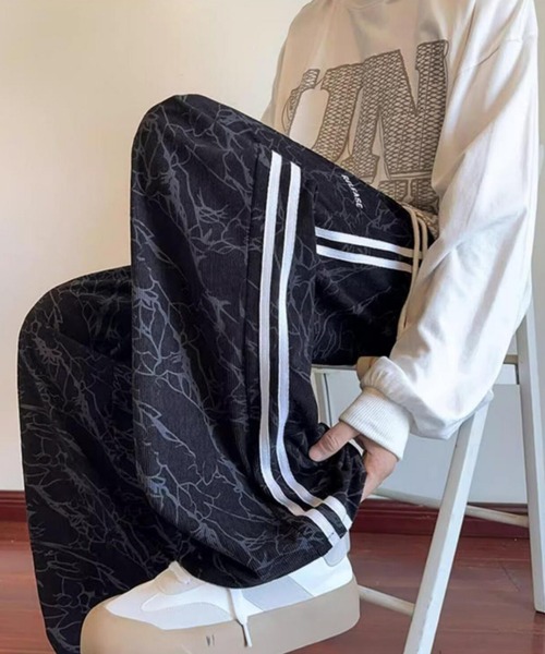 MGV(エムジーヴィー)の「サイドライン総柄ワイドパンツ(その他パンツ・メンズ・ブラック/グリーン/ピンク・MEDIUM/LARGE/X-LARGE)」の5枚目の写真