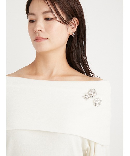 CELFORD（セルフォード）の「ブローチセットオフショルプルオーバー