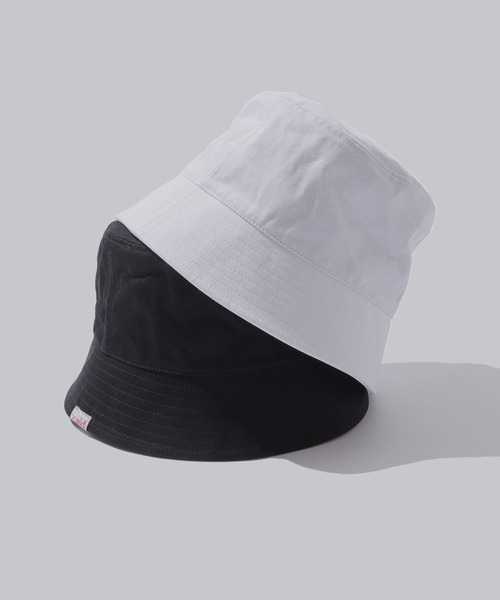 X-girl（エックスガール）の「MILLS LOGO LABEL BUCKET HAT（ハット・レディース・ブラック/ホワイト・ONE SIZE）」の3枚目の写真