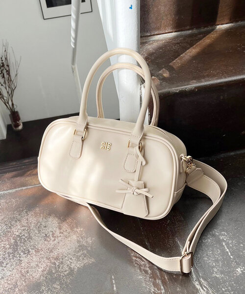 セール】【収納力◎】キーチャーム付きスクエアボストンバッグ