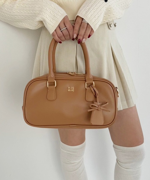 セール】【収納力◎】キーチャーム付きスクエアボストンバッグ