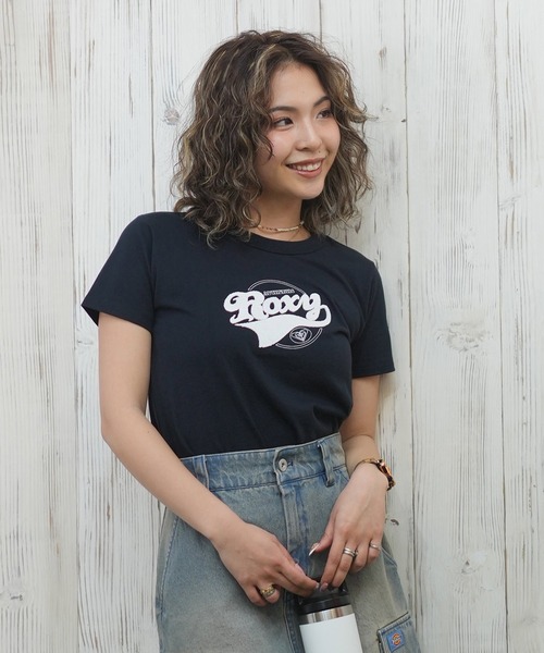 ROXY（ロキシー）の「ROXY/ロキシー ロゴTシャツ RST251647M（Tシャツ/カットソー・レディース・ホワイト/ブラック・L/M）」の2枚目の写真