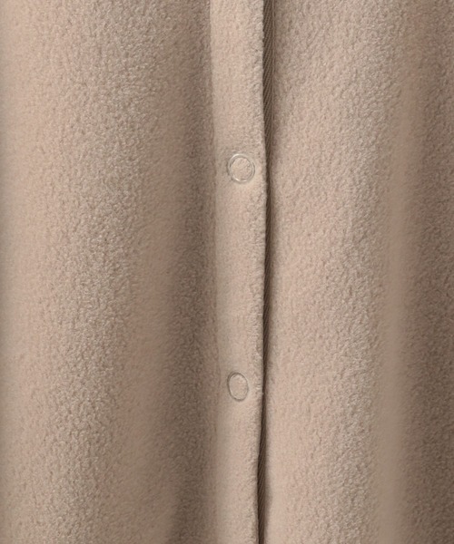 BAYFLOW（ベイフロー）の「[前後で着られる]2WAYフリースショートカーディガン（カーディガン/ボレロ・レディース・ベージュ/チャコール/レッド・FREE）」の6枚目の写真