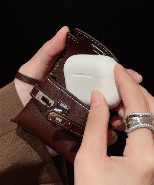 Fun & Daily(ファンアンドデイリー)の「F&D : バッグairpods ケース (Airpods Pro2)(ヘッドフォン/イヤホン・レディース・ブラック/ブラウン・FREE)」の4枚目の写真