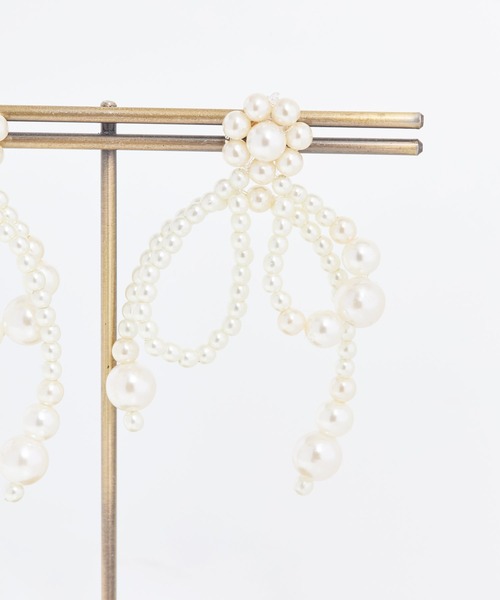 NOELA（ノエラ）の「パールリボンピアス（ピアス（両耳用）・レディース・オフホワイト・フリー）」の3枚目の写真