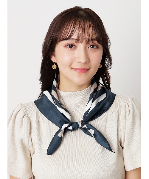スカーフ FURLA シルクツイルプリント 65*65（バンダナ/スカーフ