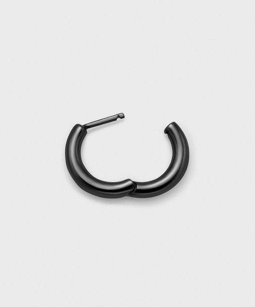 4℃ HOMME+(ヨンドシーオムプラス)の「シルバー フープ ピアス(ピアス(両耳用)・メンズ・ブラック・FREE)」の2枚目の写真