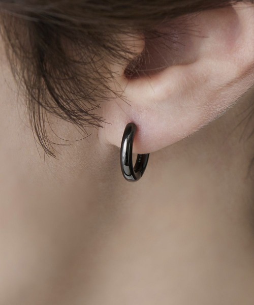 4℃ HOMME+(ヨンドシーオムプラス)の「シルバー フープ ピアス(ピアス(両耳用)・メンズ・ブラック・FREE)」の4枚目の写真