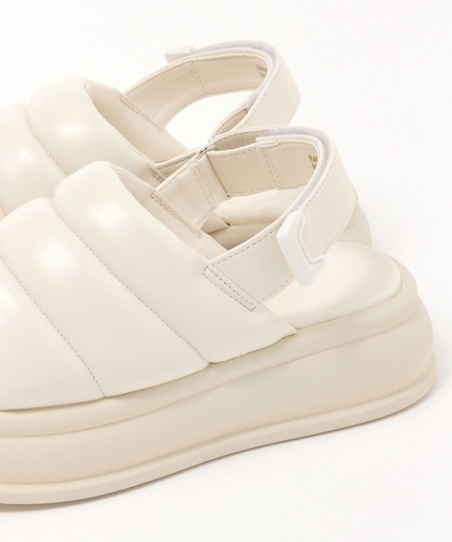 repipi armario（レピピ アルマリオ）の「パフィーサンダル（サンダル・キッズ・アイボリー/その他・SMALL/LARGE/MEDIUM）」の15枚目の写真