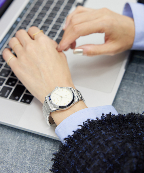 IENA（イエナ）の「《WEB限定/追加5》SEIKO Exclusive HIROB*IENA(ivory)（アナログ腕時計・レディース・シルバー・FREE）」の2枚目の写真