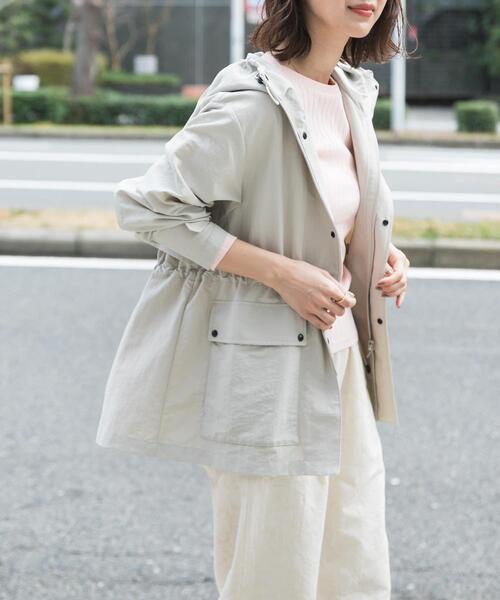 URBAN RESEARCH DOORS(アーバンリサーチドアーズ)の「ナイロンマウンテンパーカー(マウンテンパーカー・レディース・ライトブルー/ブラック/ライトベージュ・MEDIUM)」の5枚目の写真