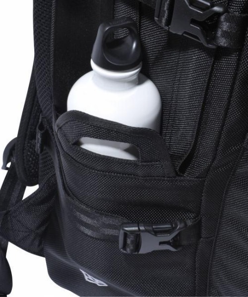 NEW ERA（ニューエラ）の「NEW ERA CARRIER PACK（ニューエラ キャリアパック）（バックパック/リュック・メンズ・ブラック・FREE）」の3枚目の写真
