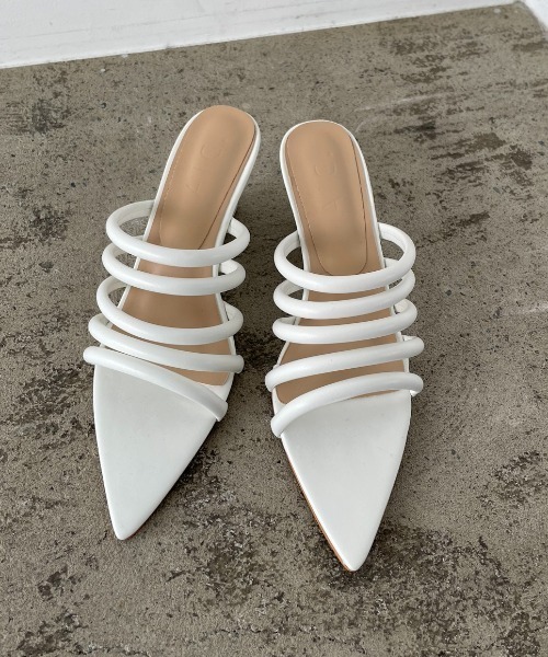 AIC.（エーアイシー）の「メニーベルトポインテッドトゥサンダル（サンダル・レディース・オフホワイト/ブラック・MEDIUM/LARGE/SMALL）」の16枚目の写真