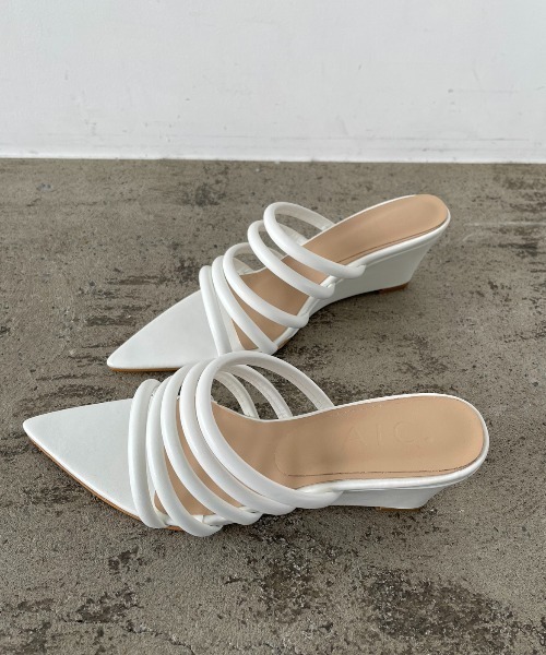 AIC.（エーアイシー）の「メニーベルトポインテッドトゥサンダル（サンダル・レディース・オフホワイト/ブラック・MEDIUM/LARGE/SMALL）」の17枚目の写真