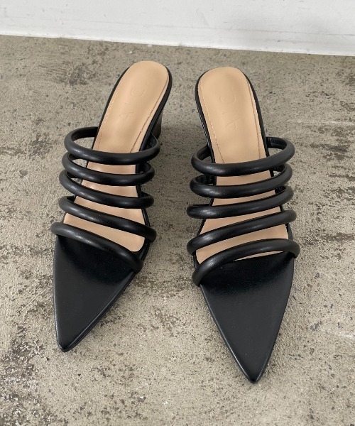 AIC.（エーアイシー）の「メニーベルトポインテッドトゥサンダル（サンダル・レディース・オフホワイト/ブラック・MEDIUM/LARGE/SMALL）」の3枚目の写真