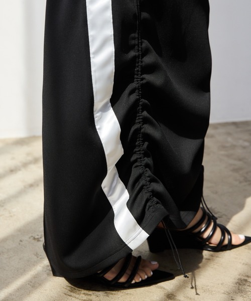 AIC.（エーアイシー）の「メニーベルトポインテッドトゥサンダル（サンダル・レディース・オフホワイト/ブラック・MEDIUM/LARGE/SMALL）」の15枚目の写真