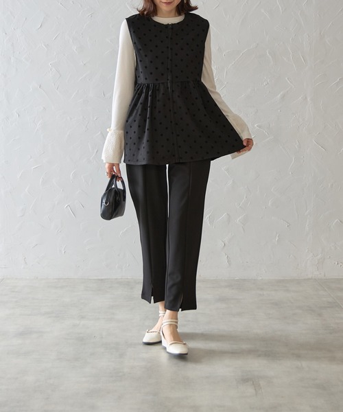 each（イーチ）の「フロッキードットペプラムジップアップノースリベスト（ベスト・レディース・グレー/ブラック/ネイビー・FREE）」の4枚目の写真