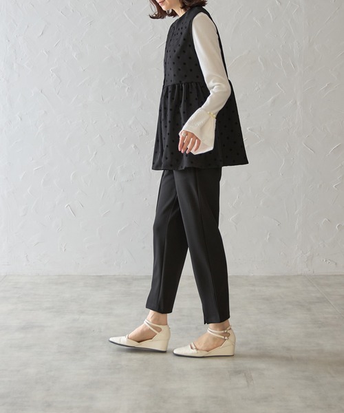 each（イーチ）の「フロッキードットペプラムジップアップノースリベスト（ベスト・レディース・グレー/ブラック/ネイビー・FREE）」の6枚目の写真