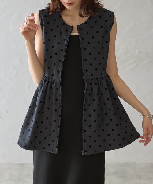 each（イーチ）の「フロッキードットペプラムジップアップノースリベスト（ベスト・レディース・グレー/ブラック/ネイビー・FREE）」の22枚目の写真