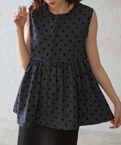 each（イーチ）の「フロッキードットペプラムジップアップノースリベスト（ベスト・レディース・グレー/ブラック/ネイビー・FREE）」の14枚目の写真