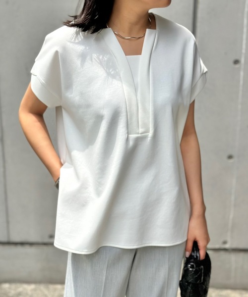 Emma Taylor(エマテイラー)の「ライトダンボールサイドスリットキーネックプルオーバー(Tシャツ/カットソー・レディース・ライトベージュ/ブラック/ホワイト・FREE)」の5枚目の写真