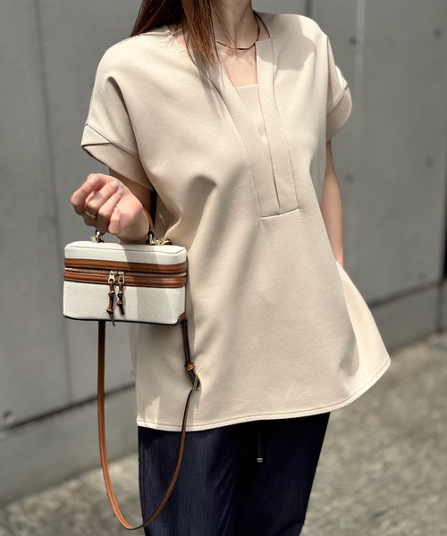 Emma Taylor(エマテイラー)の「ライトダンボールサイドスリットキーネックプルオーバー(Tシャツ/カットソー・レディース・ライトベージュ/ブラック/ホワイト・FREE)」の9枚目の写真
