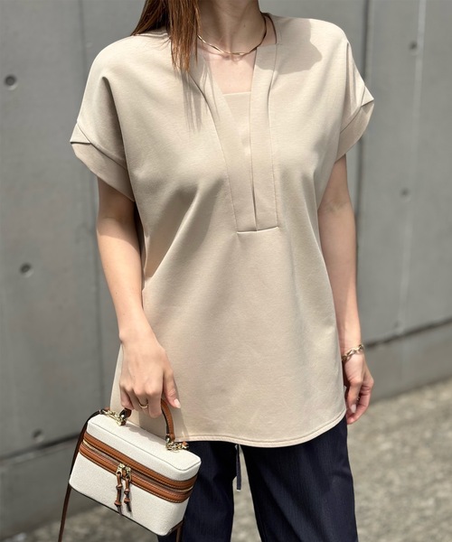 Emma Taylor(エマテイラー)の「ライトダンボールサイドスリットキーネックプルオーバー(Tシャツ/カットソー・レディース・ライトベージュ/ブラック/ホワイト・FREE)」の8枚目の写真