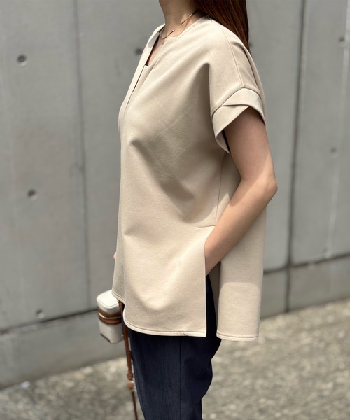 Emma Taylor(エマテイラー)の「ライトダンボールサイドスリットキーネックプルオーバー(Tシャツ/カットソー・レディース・ライトベージュ/ブラック/ホワイト・FREE)」の10枚目の写真